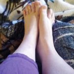 Jolie ronde avec des pieds a adorer